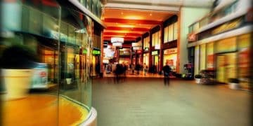 Outlet vs. Retail: Unveiling Quality & Savings for 2025 - Cover Image